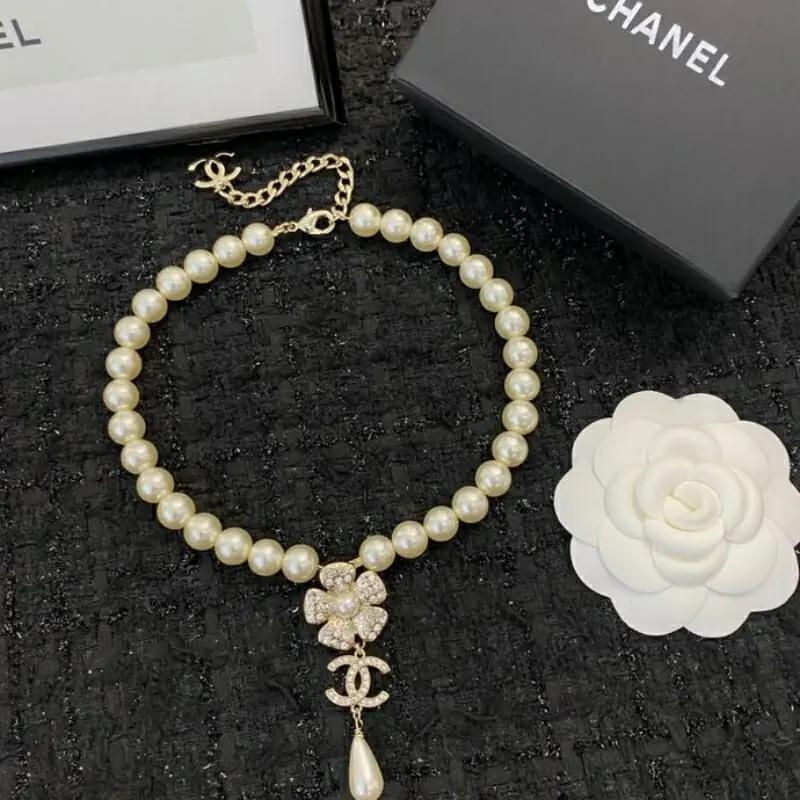 chanel collier pour femme s_12030b0